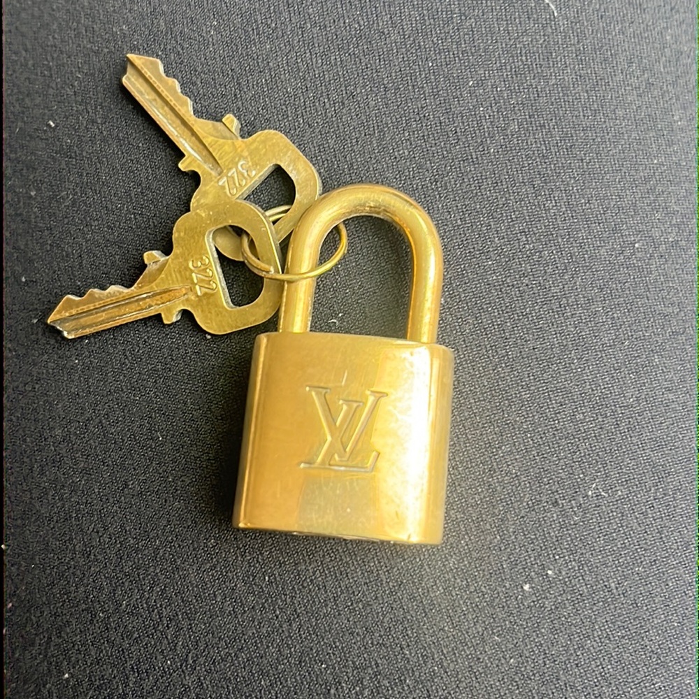 LOUIS VUITTON LV Lock and 2 Keys gold tone brass set #322 - Picture 3 of 6